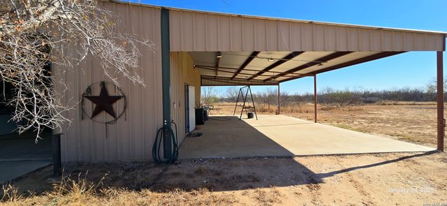 1297 Fm 1433, Carrizo Springs, TX 78834