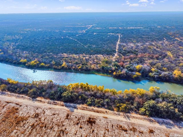 1297 Fm 1433, Carrizo Springs, TX 78834