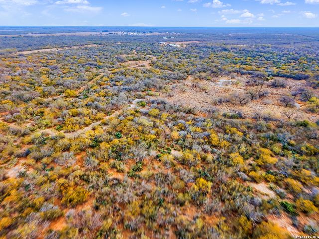 1297 Fm 1433, Carrizo Springs, TX 78834