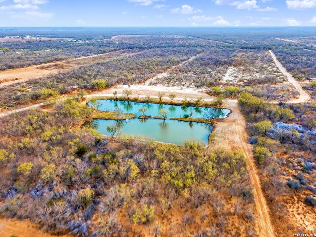 1297 Fm 1433, Carrizo Springs, TX 78834