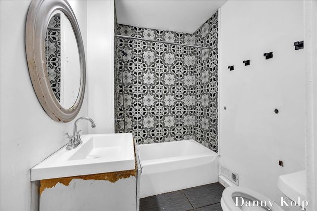 1036 Logan Street SE, Grand Rapids, MI 49506