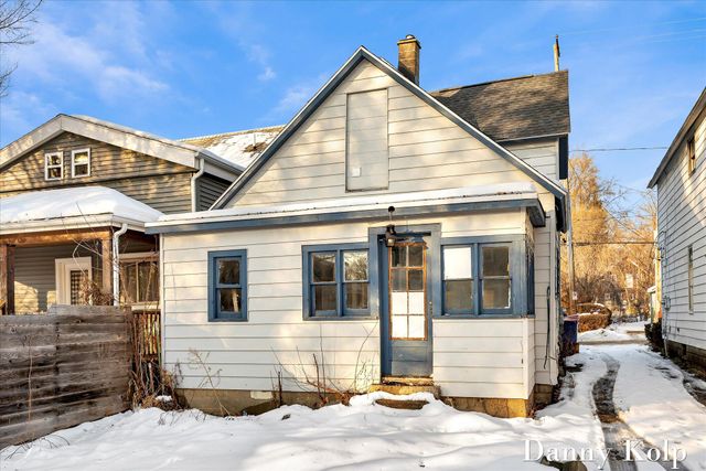 1036 Logan Street SE, Grand Rapids, MI 49506