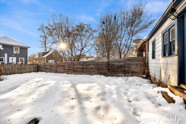 1036 Logan Street SE, Grand Rapids, MI 49506