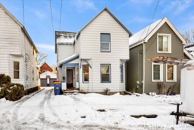 1036 Logan Street SE, Grand Rapids, MI 49506