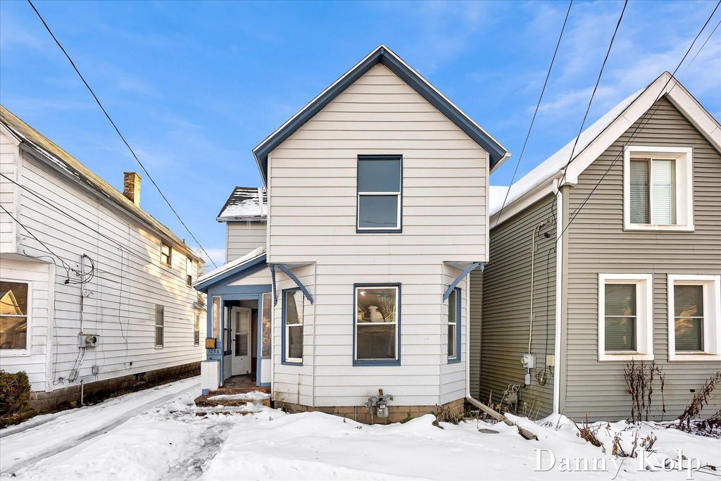 1036 Logan Street SE, Grand Rapids, MI 49506