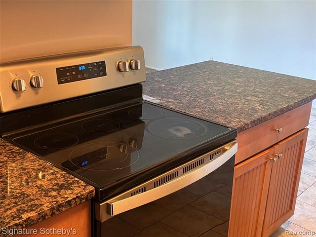 689 E Fox Hills Drive 65, Bloomfield Hills, MI 48304