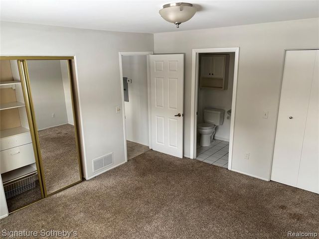 689 E Fox Hills Drive 65, Bloomfield Hills, MI 48304