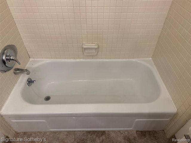 689 E Fox Hills Drive 65, Bloomfield Hills, MI 48304