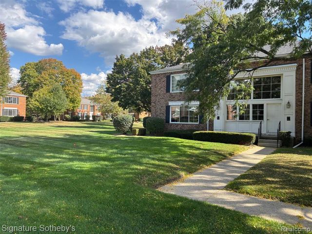 689 E Fox Hills Drive 65, Bloomfield Hills, MI 48304