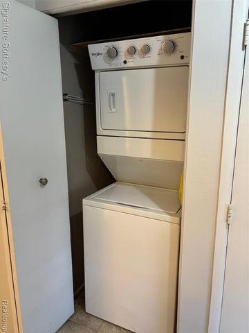 689 E Fox Hills Drive 65, Bloomfield Hills, MI 48304