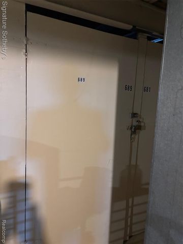 689 E Fox Hills Drive 65, Bloomfield Hills, MI 48304