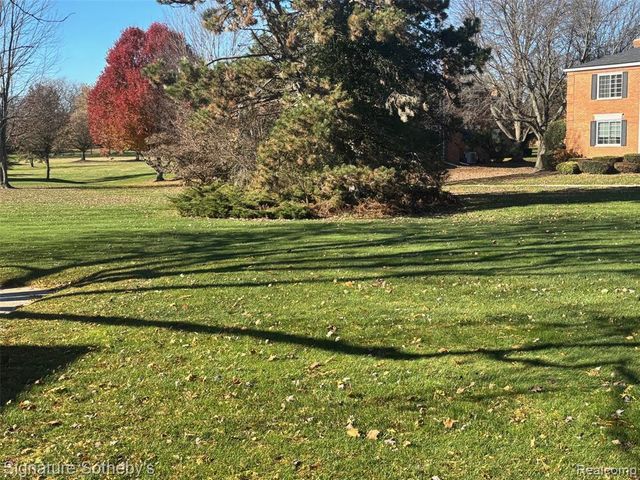 689 E Fox Hills Drive 65, Bloomfield Hills, MI 48304