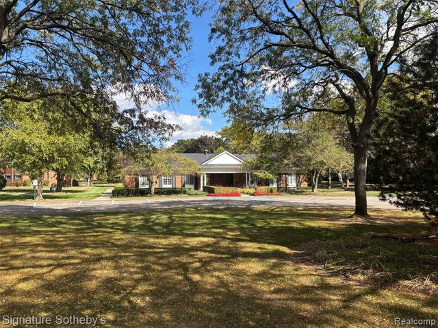 689 E Fox Hills Drive 65, Bloomfield Hills, MI 48304