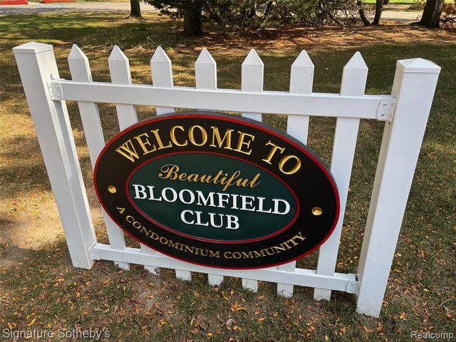 689 E Fox Hills Drive 65, Bloomfield Hills, MI 48304