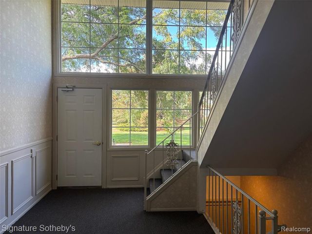 689 E Fox Hills Drive 65, Bloomfield Hills, MI 48304