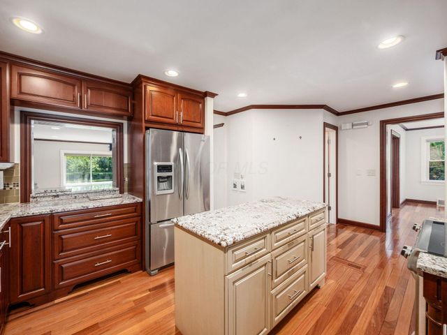 2738 E Broad Street, Bexley, OH 43209