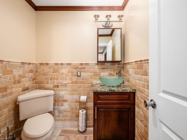 2738 E Broad Street, Bexley, OH 43209