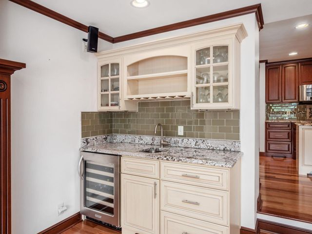 2738 E Broad Street, Bexley, OH 43209