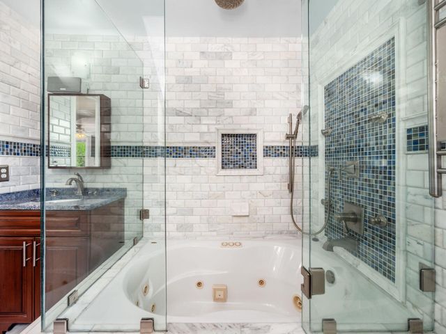 2738 E Broad Street, Bexley, OH 43209