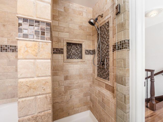 2738 E Broad Street, Bexley, OH 43209