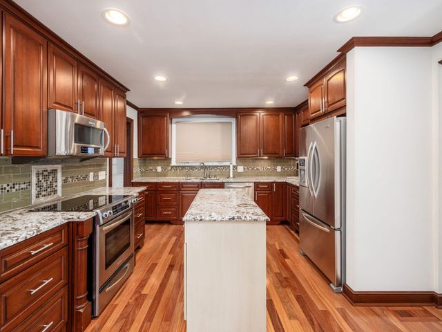 2738 E Broad Street, Bexley, OH 43209