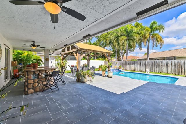 5210 Hawkes Bluff Ave, Davie, FL 33331
