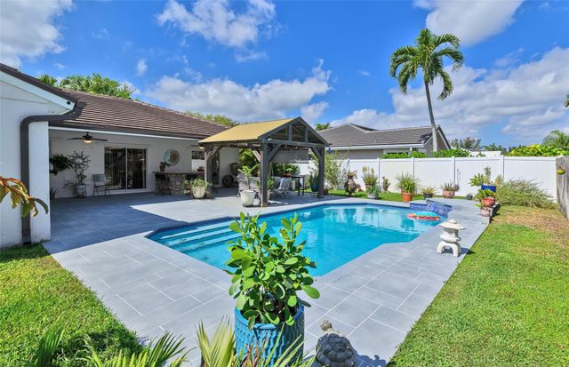 5210 Hawkes Bluff Ave, Davie, FL 33331