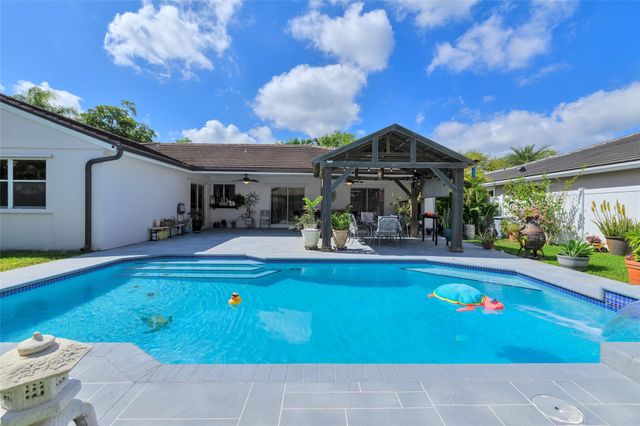 5210 Hawkes Bluff Ave, Davie, FL 33331