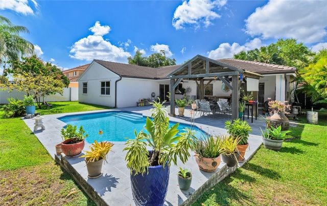 5210 Hawkes Bluff Ave, Davie, FL 33331
