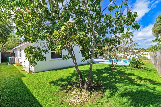 5210 Hawkes Bluff Ave, Davie, FL 33331