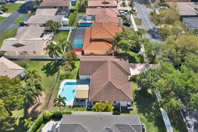 5210 Hawkes Bluff Ave, Davie, FL 33331