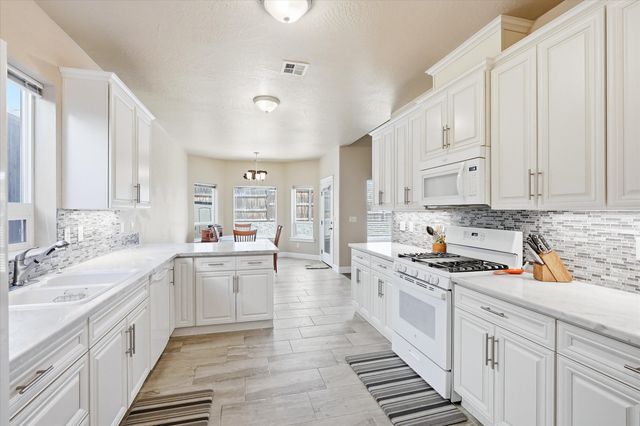 3633 Harbrooke Road, Medford, OR 97504