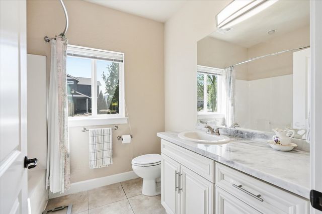 3633 Harbrooke Road, Medford, OR 97504