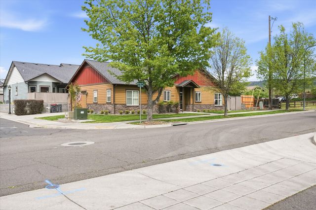 3633 Harbrooke Road, Medford, OR 97504