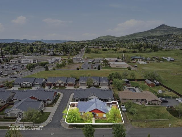 3633 Harbrooke Road, Medford, OR 97504