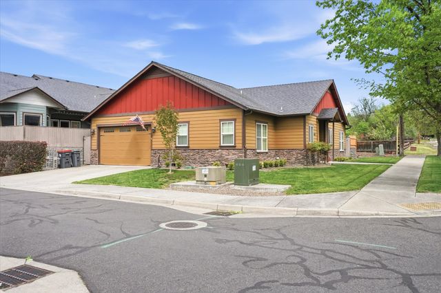 3633 Harbrooke Road, Medford, OR 97504