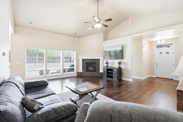 3633 Harbrooke Road, Medford, OR 97504