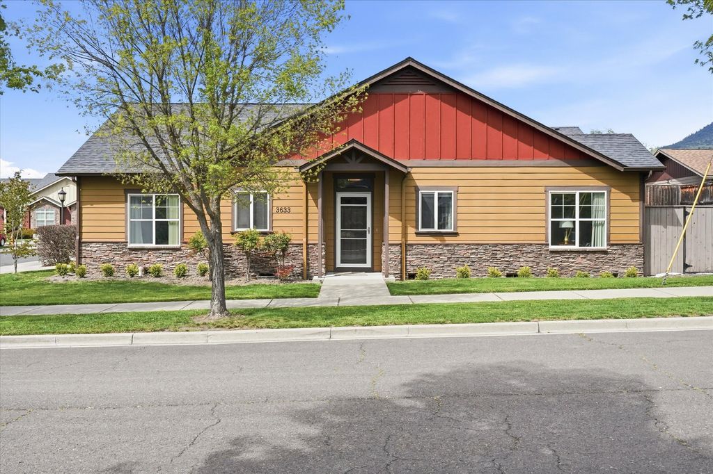 3633 Harbrooke Road, Medford, OR 97504