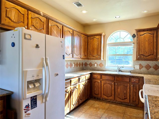 2025 Emma Drive, Tool, TX 75143