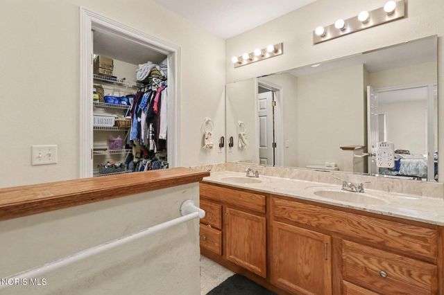 4077 Stable Creek Drive, Perrysburg, OH 43551