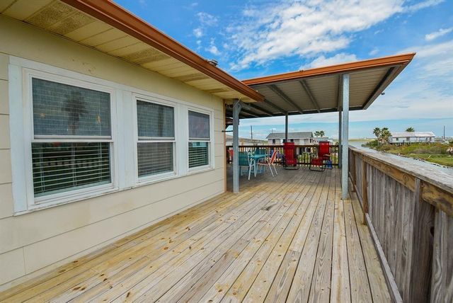7023 W Hunter Drive, Hitchcock, TX 77563