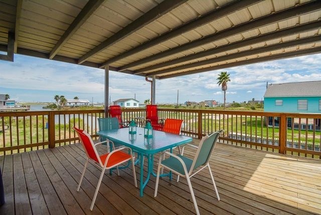 7023 W Hunter Drive, Hitchcock, TX 77563