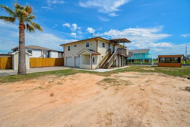 7023 W Hunter Drive, Hitchcock, TX 77563