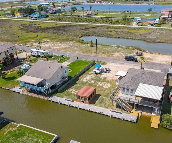 7023 W Hunter Drive, Hitchcock, TX 77563