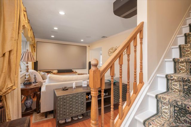 8 Hillside Lane, Syosset, NY 11791