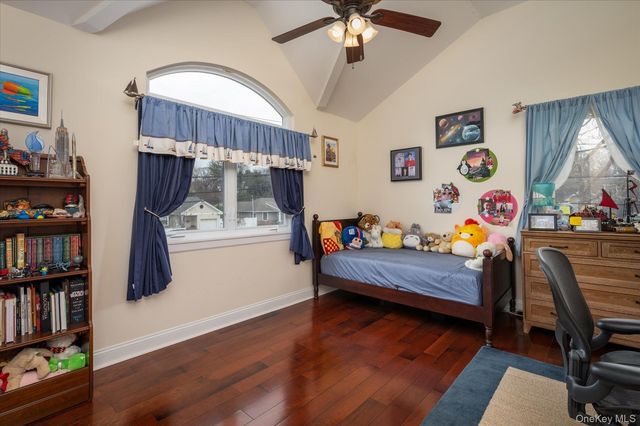 8 Hillside Lane, Syosset, NY 11791