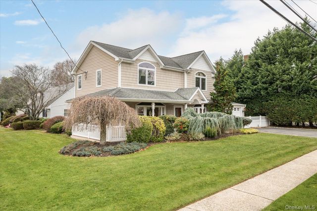 8 Hillside Lane, Syosset, NY 11791