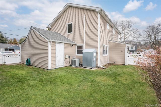 8 Hillside Lane, Syosset, NY 11791