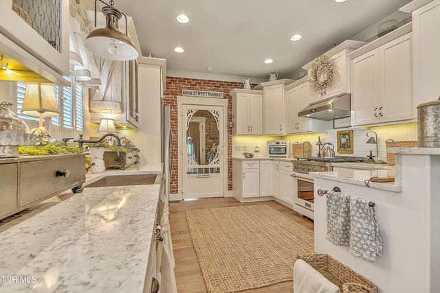 285 Princeton Gardens Drive, Johnson City, TN 37601