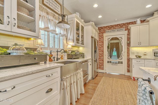 285 Princeton Gardens Drive, Johnson City, TN 37601